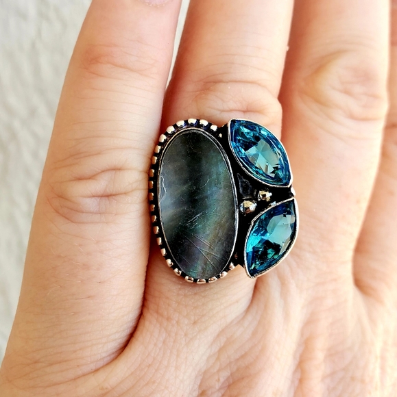 New Mother of Pearl and Blue Topaz 925 Silver Ring. - Picture 8 of 8